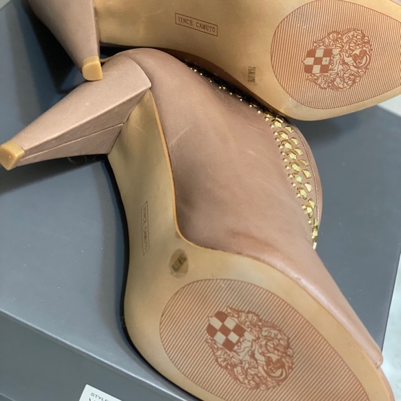 ***SOLD***Vince Camuto Bootie - Picture 4 of 4